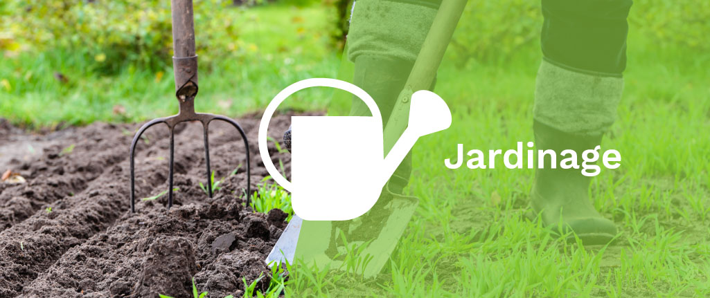 Quelqu’un en train de travailler la terre. A droite sous fond vert le texte : "Jardinage"